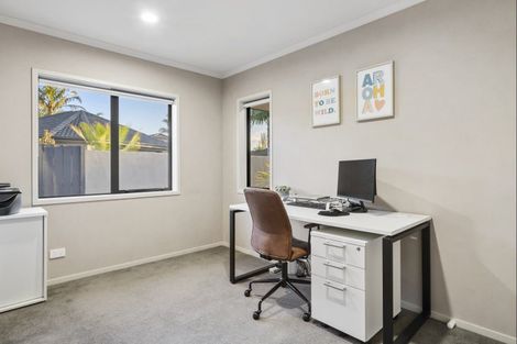 Photo of property in 33 Saint Heliers Place, Papamoa Beach, Papamoa, 3118