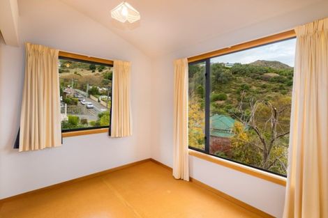 Photo of property in 37 Cornwall Road, Lyttelton, 8082