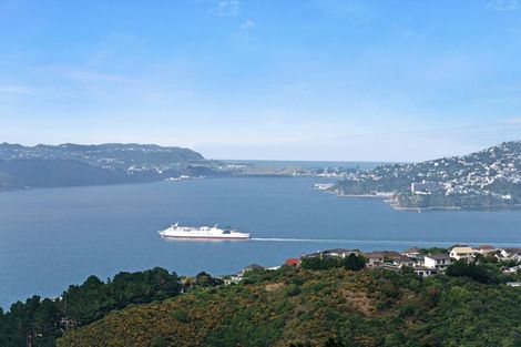 Photo of property in 5 Cessna Way, Newlands, Wellington, 6037