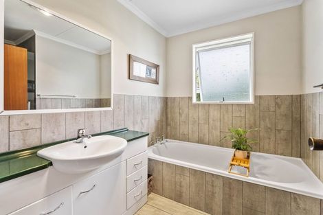 Photo of property in 16 Ferney Place, Richmond Heights, Taupo, 3330