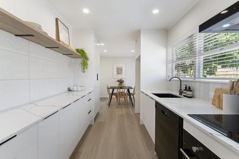 Photo of property in 12 Kiernan Place, Kelston, Auckland, 0602