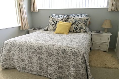 Photo of property in 50 Knightsbridge Drive, Forrest Hill, Auckland, 0620