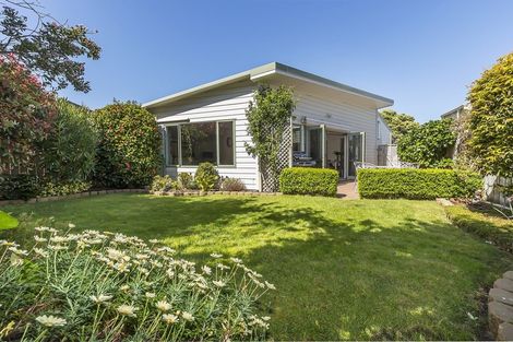 Photo of property in 106a Tauhinu Road, Miramar, Wellington, 6022