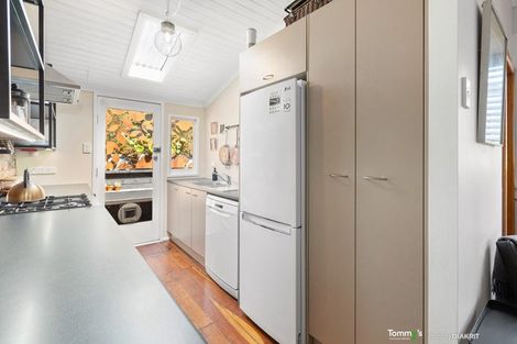 Photo of property in 180 Sutherland Road, Lyall Bay, Wellington, 6022