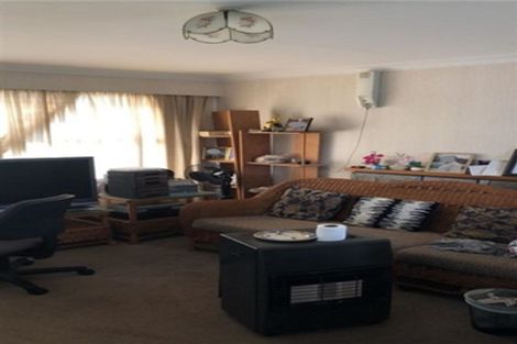 Photo of property in 33 Olive Crescent, Papatoetoe, Auckland, 2025