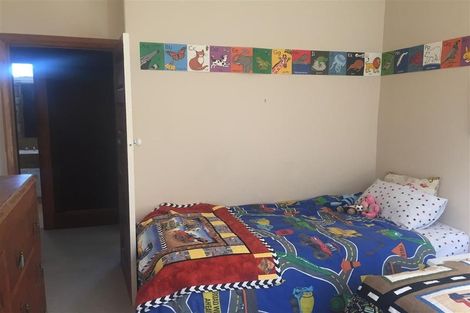 Photo of property in 37 Dorking Road, Brooklyn, Wellington, 6021