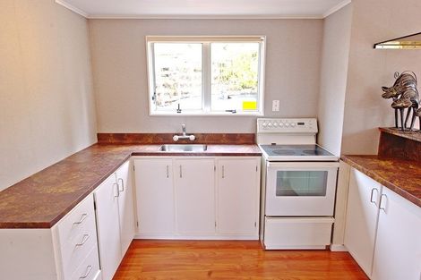 Photo of property in 13 Trias Road, Totara Vale, Auckland, 0629