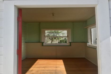 Photo of property in 35 Hine Street, New Plymouth, 4310