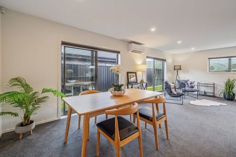 Photo of property in 7 Thornbury Lane, Timberlea, Upper Hutt, 5018
