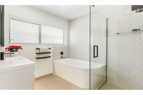 Photo of property in 6 Edgewater Grove, Orewa, 0931