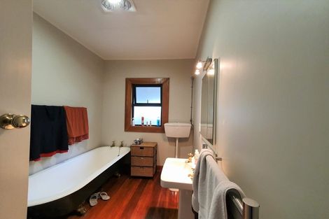 Photo of property in 13 Selwyn Road, Hospital Hill, Napier, 4110