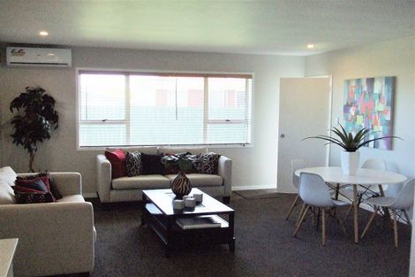 Photo of property in 2/34 Blacklock Avenue, Henderson, Auckland, 0612