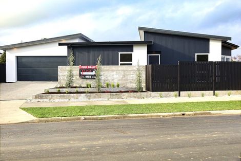Photo of property in 92 Freedom Drive, Kelvin Grove, Palmerston North, 4470