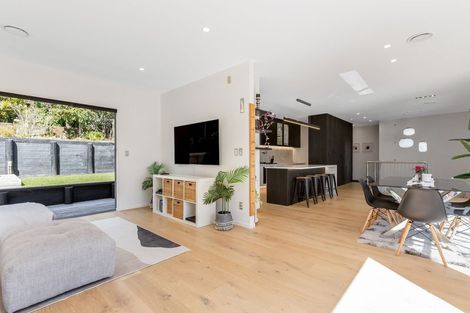 Photo of property in 302 Paremata Road, Whitby, Porirua, 5381