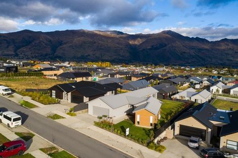 Photo of property in 8 The Heights Avenue, Wanaka, 9305