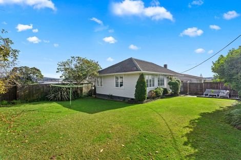 Photo of property in 57 Amberley Avenue, Te Atatu South, Auckland, 0610