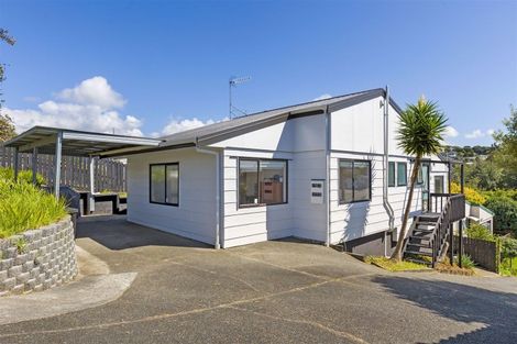 Photo of property in 66a Trias Road, Totara Vale, Auckland, 0629