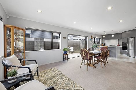 Photo of property in 11b Montrose Place, Highlands Park, New Plymouth, 4312