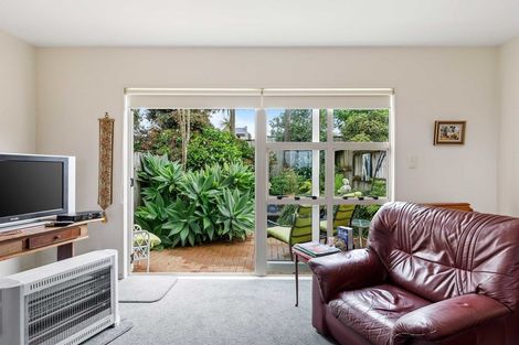 Photo of property in 3/57 Gladstone Road, Northcote, Auckland, 0627