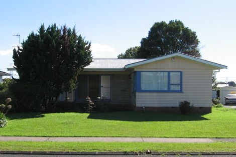 Photo of property in 96 Edgewater Drive, Pakuranga, Auckland, 2010