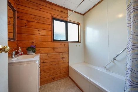 Photo of property in 13a Ward Crescent, Te Atatu Peninsula, Auckland, 0610