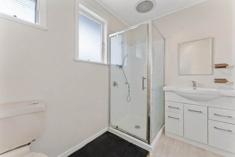 Photo of property in 536 Glenfield Road, Glenfield, Auckland, 0629