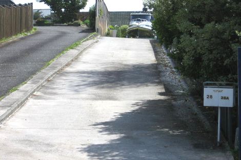 Photo of property in 28a Felgrove Street, Glendene, Auckland, 0602