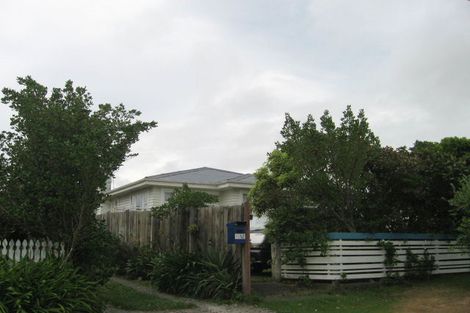 Photo of property in 10 Mexted Terrace, Tawa, Wellington, 5028