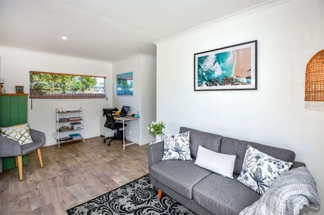 Photo of property in 43 Effingham Street, North New Brighton, Christchurch, 8083