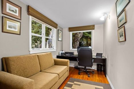 Photo of property in 37 Quinns Road, Waiatarua, Auckland, 0612