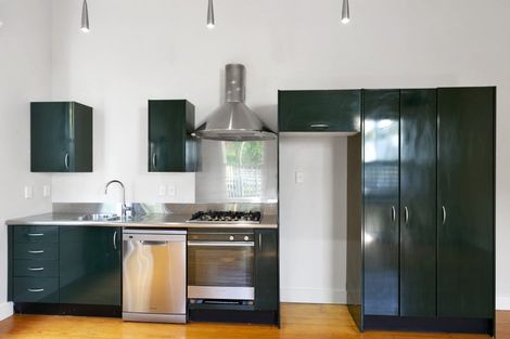 Photo of property in 32 Rolleston Street, Mount Cook, Wellington, 6021