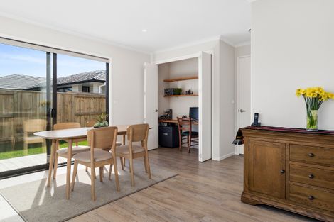 Photo of property in 122 Puhirake Crescent, Pyes Pa, Tauranga, 3112