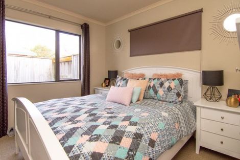 Photo of property in 4 Johnstone Drive, Fitzherbert, Palmerston North, 4410