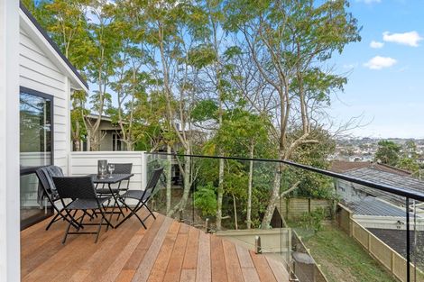 Photo of property in 2/21 Tobruk Crescent, Milford, Auckland, 0620