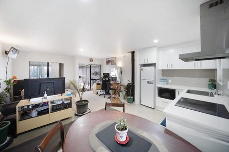 Photo of property in 178 Finlayson Avenue, Clendon Park, Auckland, 2103