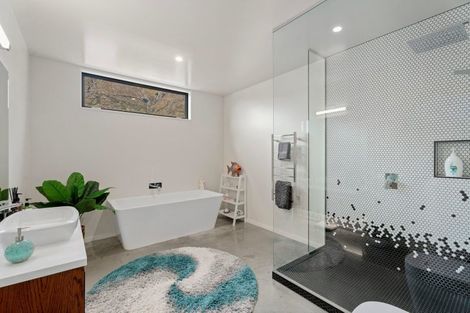 Photo of property in 10 Double Cone Road, Jacks Point, Queenstown, 9371