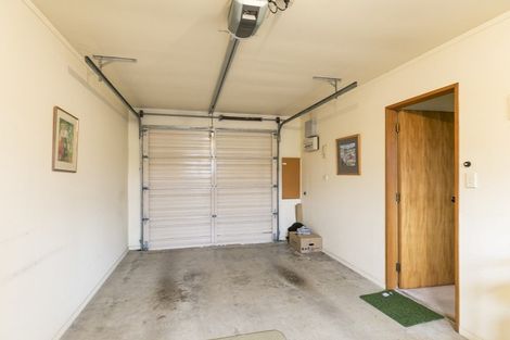 Photo of property in 8 Scorian Close, Karori, Wellington, 6012