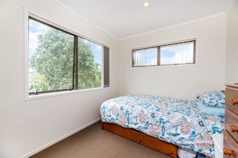 Photo of property in 92 Kemp Road, Massey, Auckland, 0614