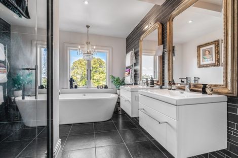 Photo of property in 290 Jervois Road, Herne Bay, Auckland, 1011