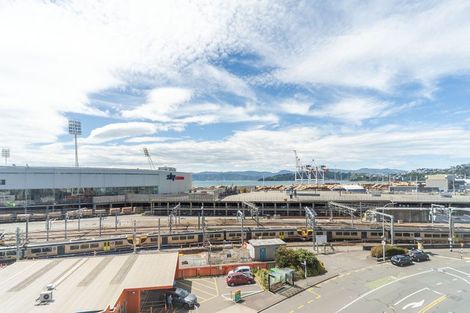 Photo of property in Endeavour Apartments, 8/125 Thorndon Quay, Pipitea, Wellington, 6011