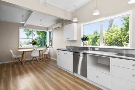 Photo of property in 31 Tauroa Road, Havelock North, 4130