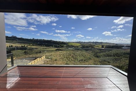 Photo of property in 32 Ridgehill Rise, Flat Bush, 2019