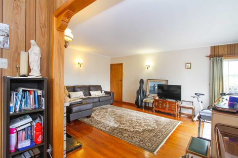 Photo of property in 27 Sylvia Road, Hillcrest, Auckland, 0627