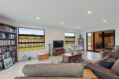 Photo of property in 11 Smith Street, Lepperton, New Plymouth, 4373