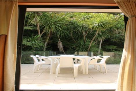 Photo of property in 15 Woodlands Crescent, Browns Bay, Auckland, 0630