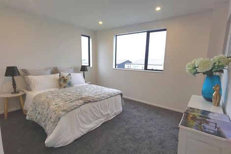 Photo of property in 2 Poruru Close, Papakura, 2110