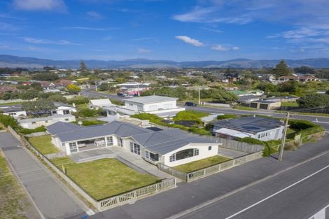 Photo of property in 68 Marine Parade, Otaki Beach, Otaki, 5512