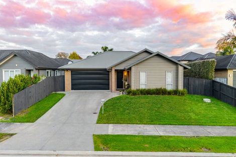 Photo of property in 14 Will Street, Huapai, Kumeu, 0810