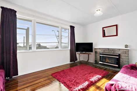 Photo of property in 22 Kenmore Street, Newlands, Wellington, 6037
