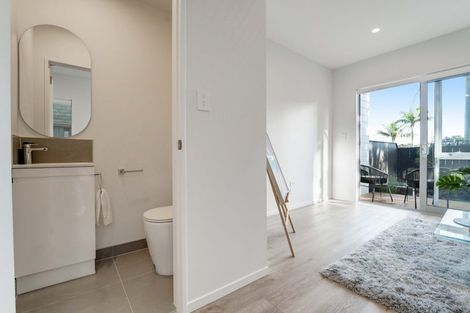 Photo of property in 9/15 Sea Vista Avenue, Beach Haven, Auckland, 0626